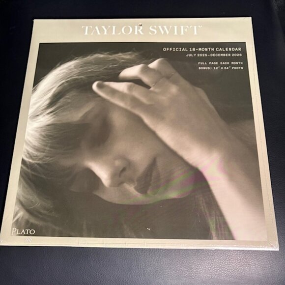 TAYLOR SWIFT Official July 2025-December 2026 Calendar - Bonus 12x24 Photo - NEW - Picture 1 of 2